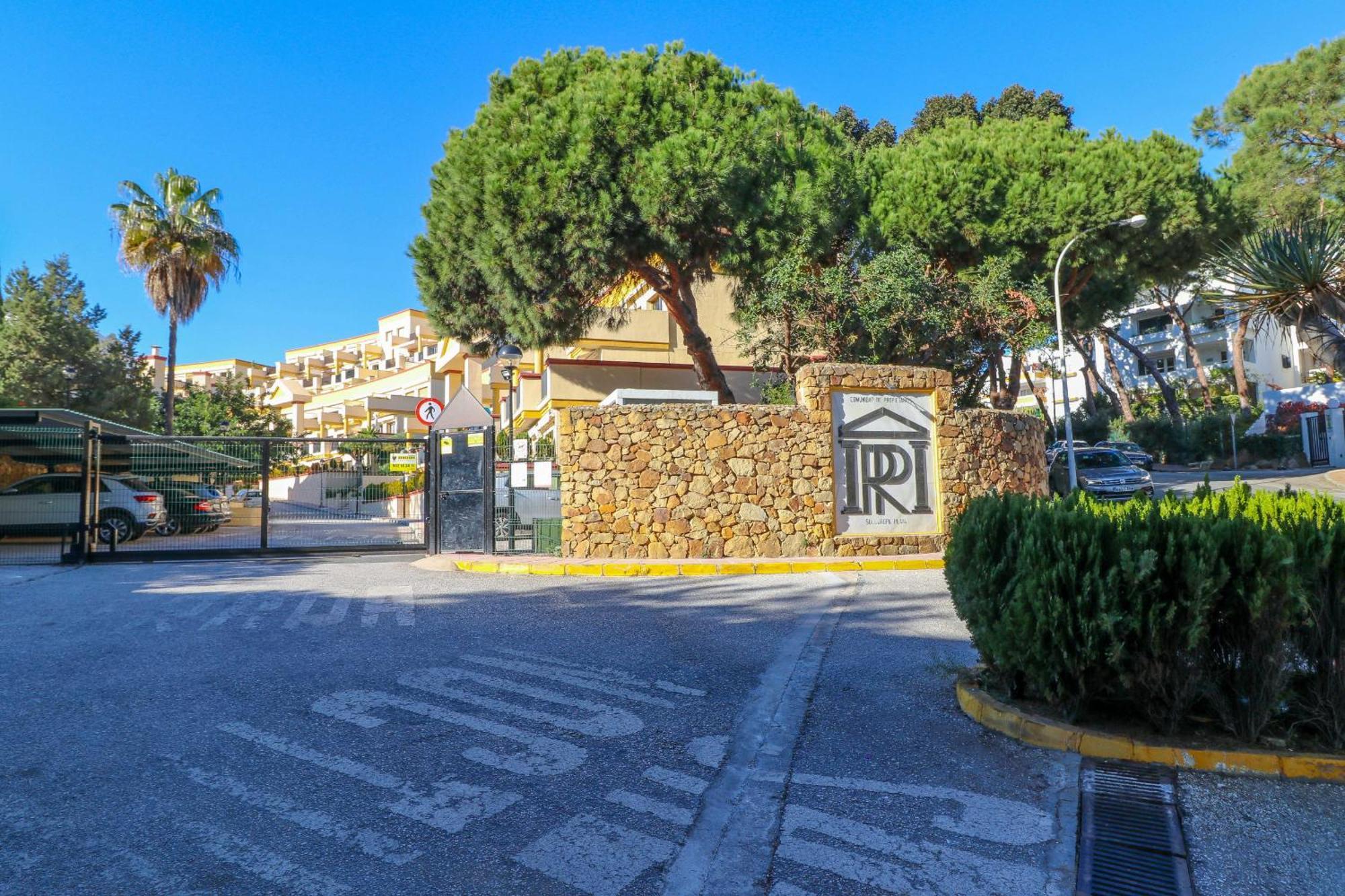 Romana Playa Apartment By The Beach Marbella Exterior photo